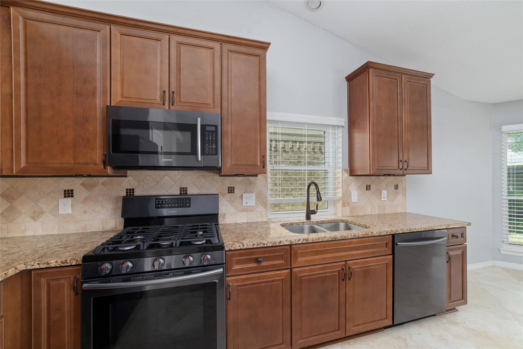20822 Whitevine Way - Photo 20