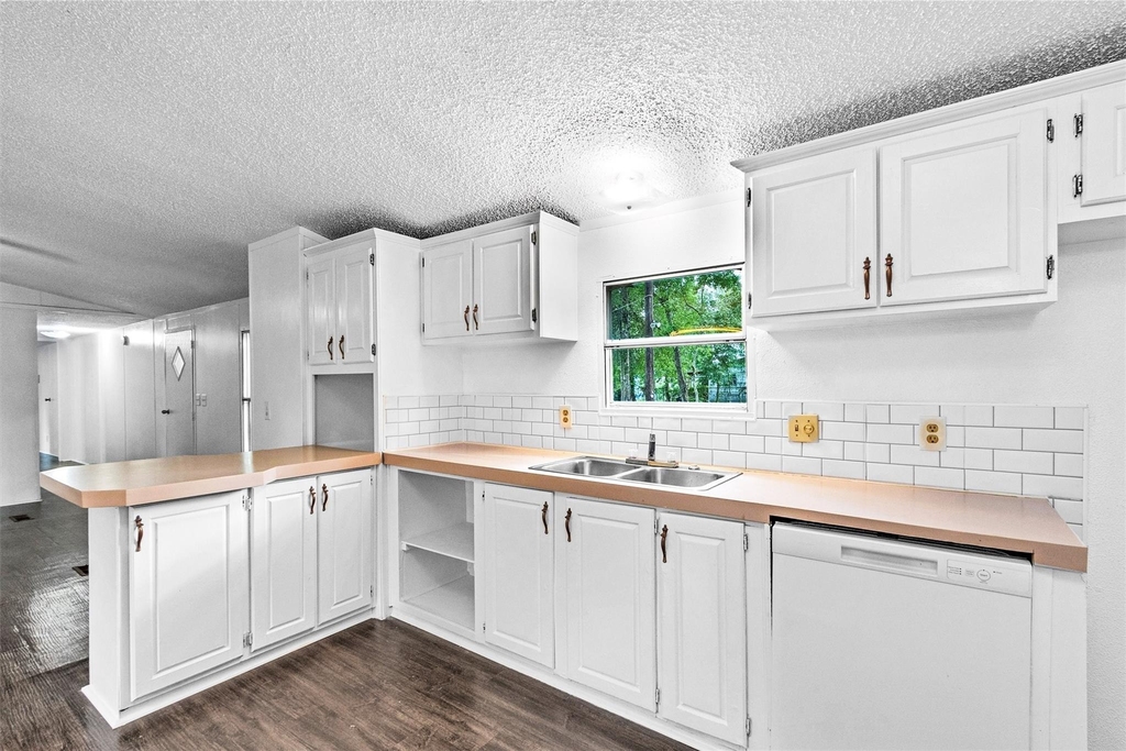 19339 Forest Lane Circle - Photo 17