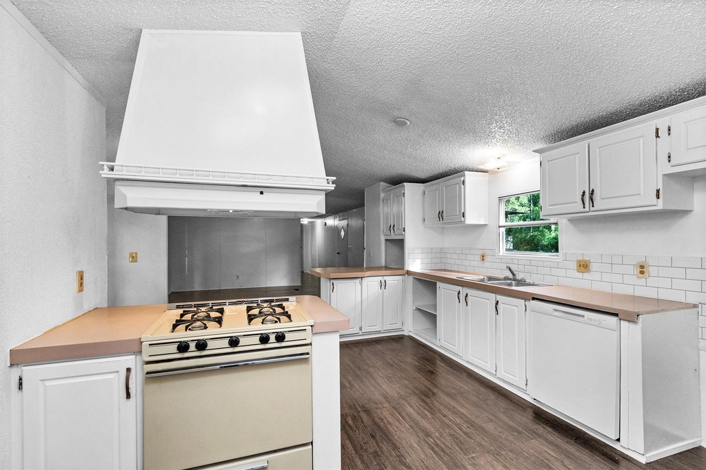 19339 Forest Lane Circle - Photo 19