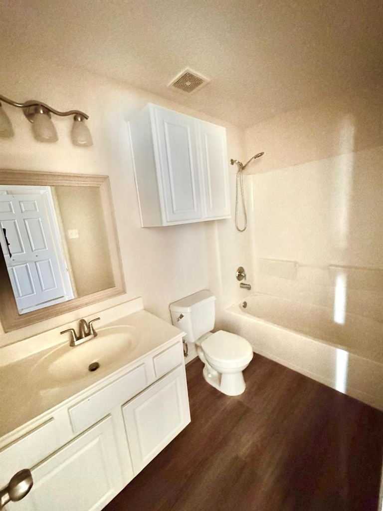 3947 Calgary Circle - Photo 18