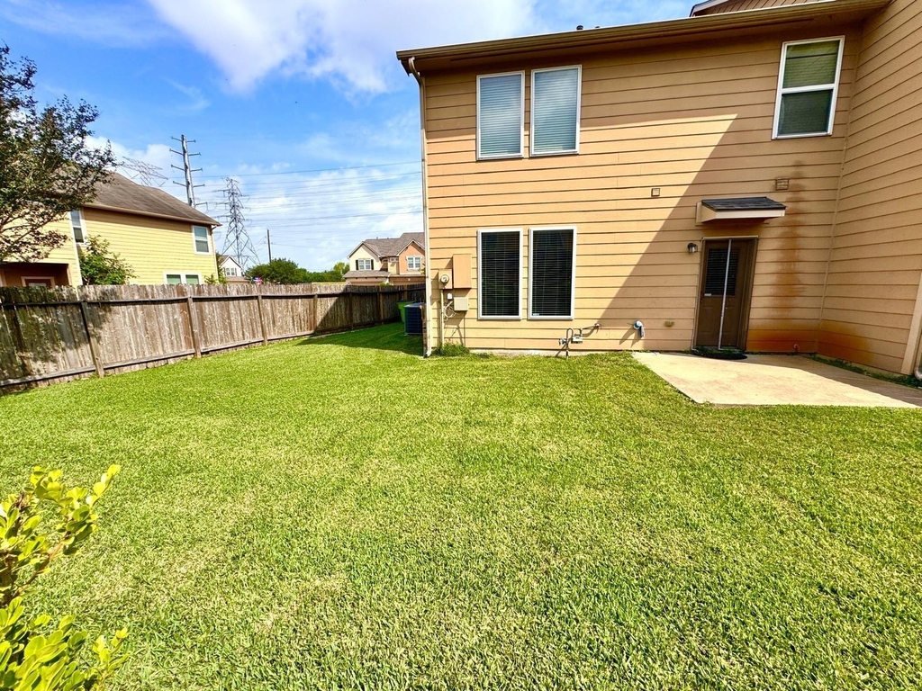 3947 Calgary Circle - Photo 19