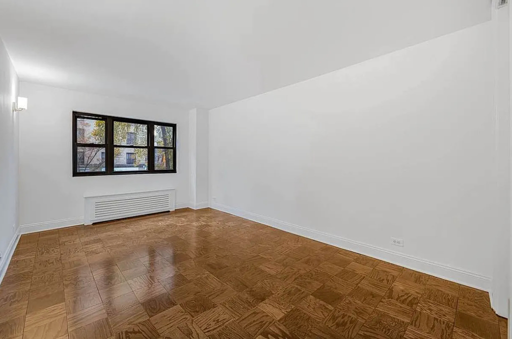 East 35th Street - Photo 5