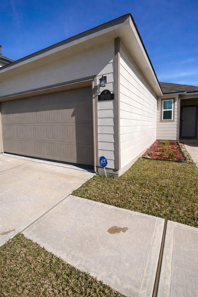 20935 Endeavor Street - Photo 0