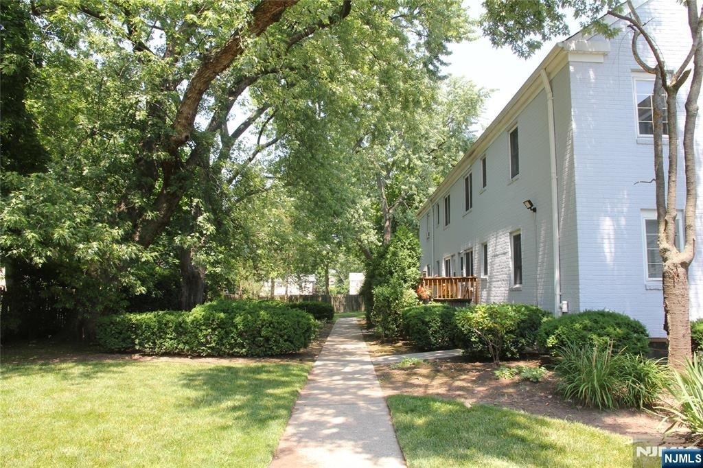610 Grand - Photo 24