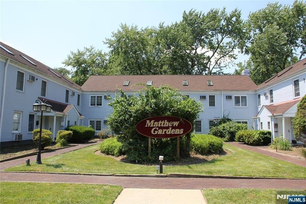 610 Grand - Photo 0