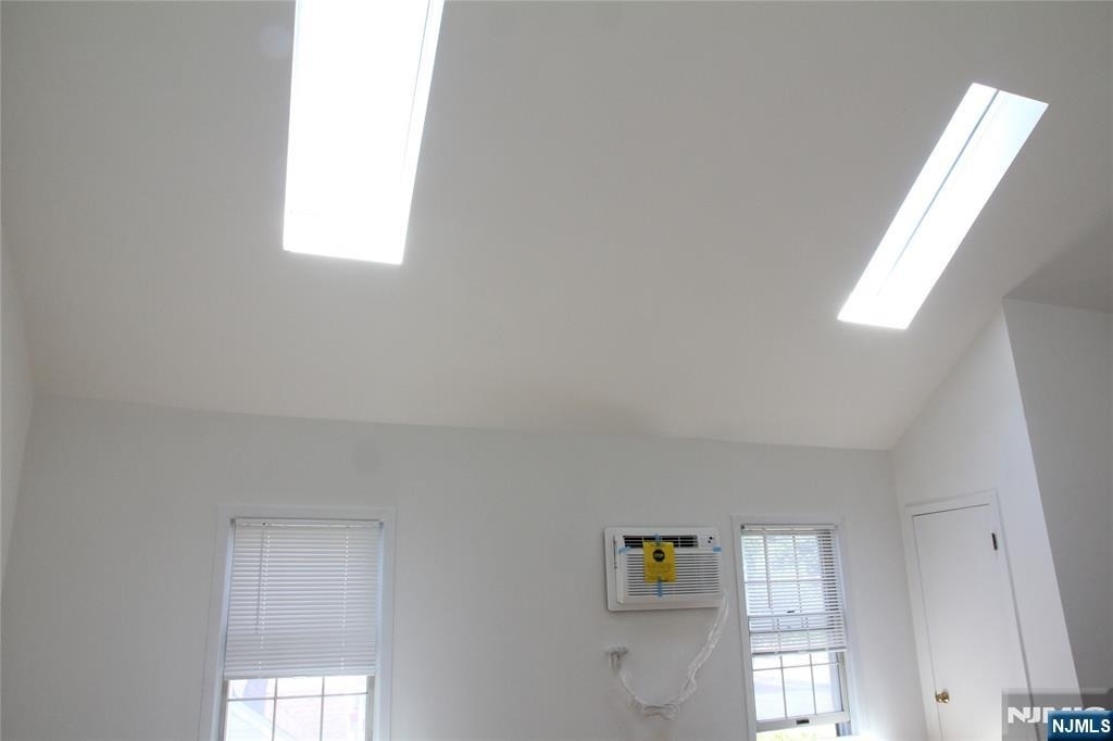 610 Grand - Photo 3