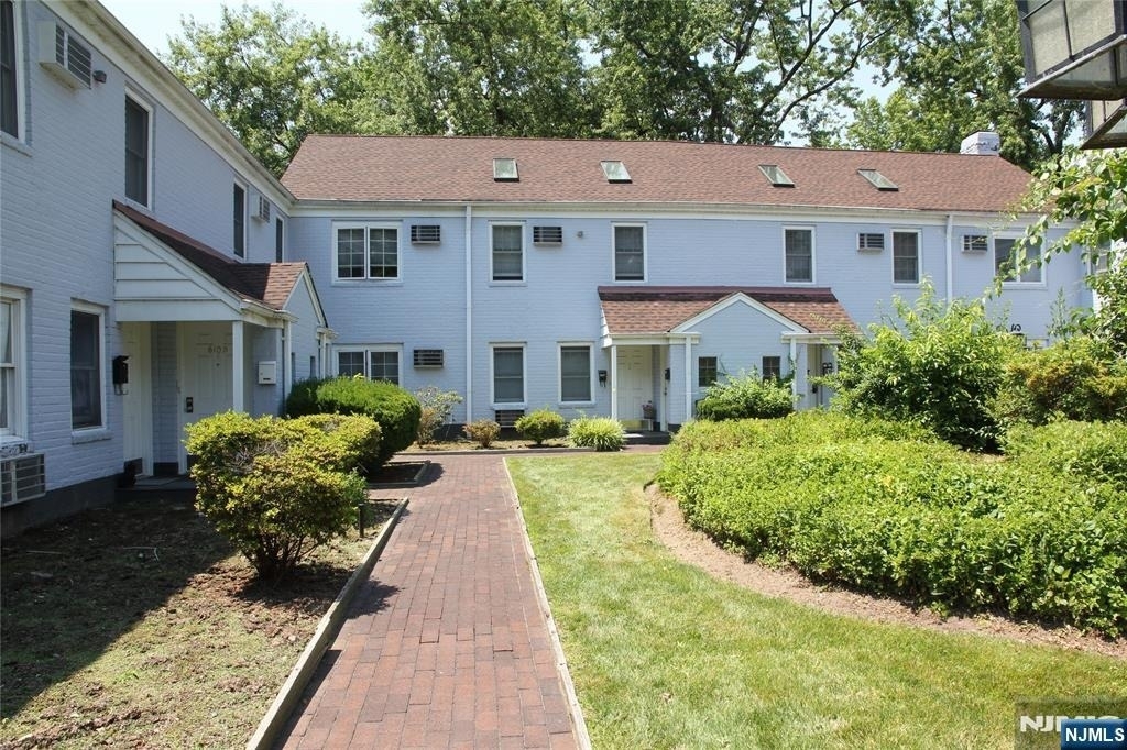 610 Grand - Photo 22