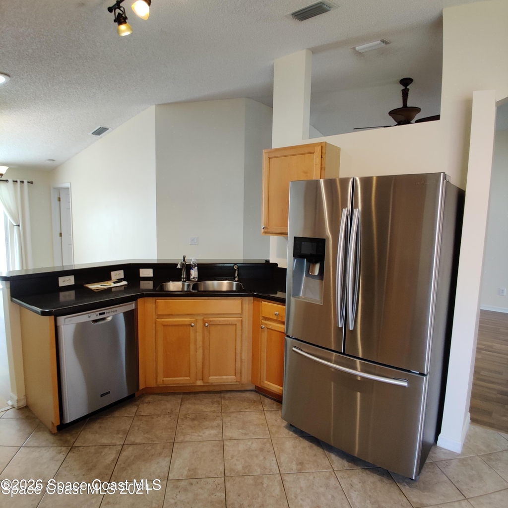 2061 Tiburon Lane - Photo 3