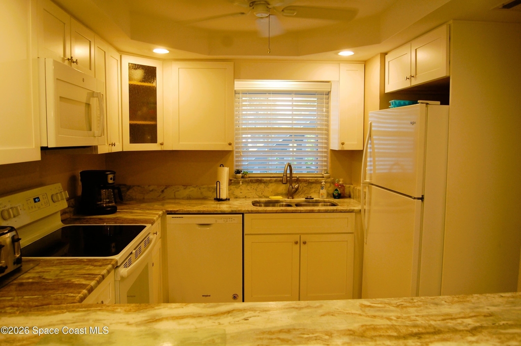 5350 Ocean Beach Boulevard - Photo 3