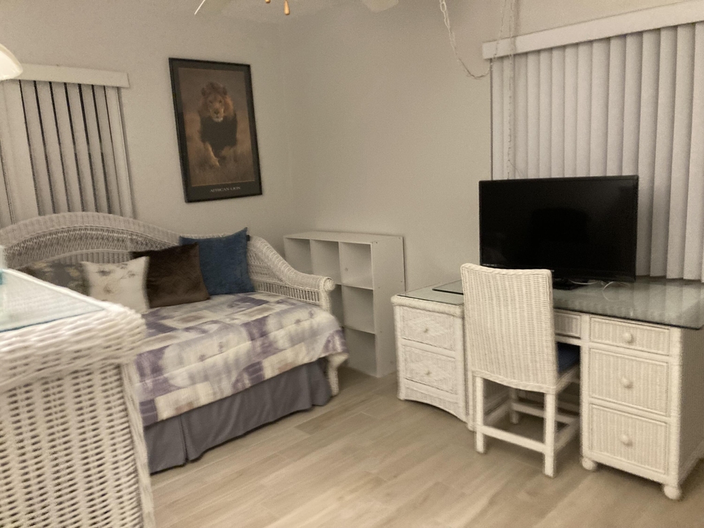 190 E Olmstead Drive - Photo 8