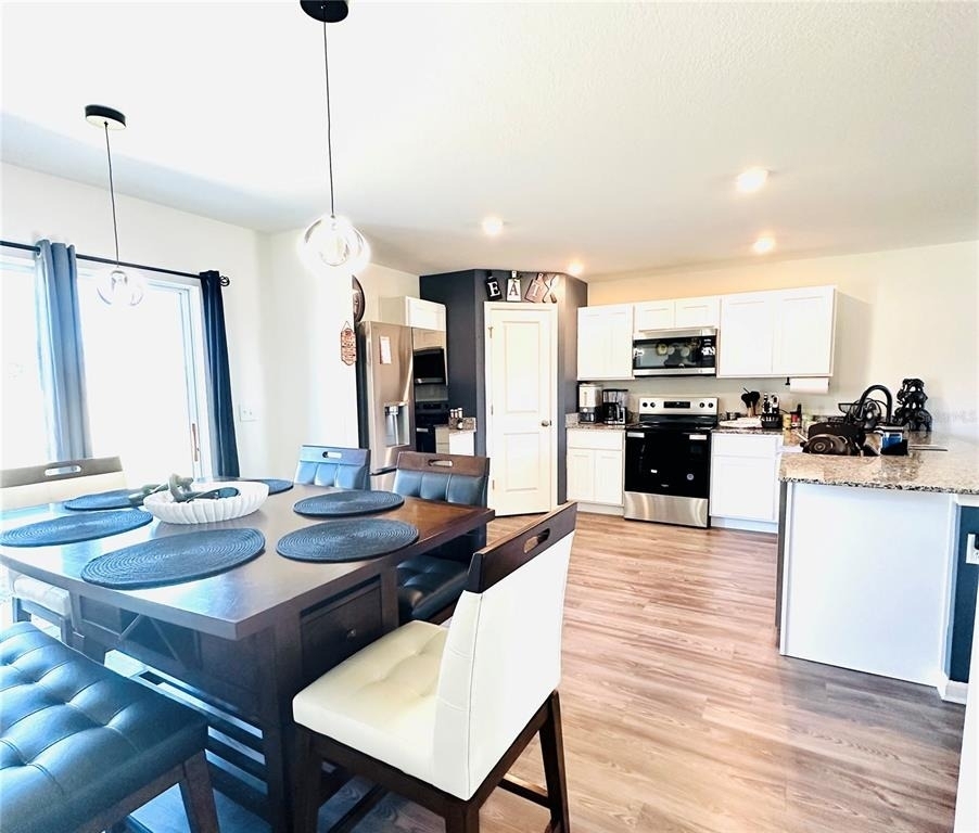 1053 Ambleside Dr - Photo 9