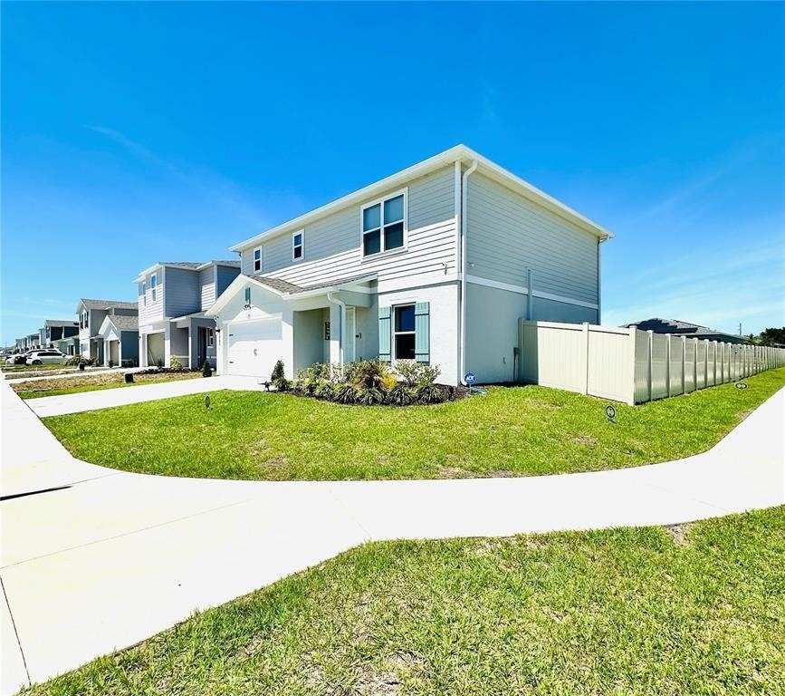 1053 Ambleside Dr - Photo 3