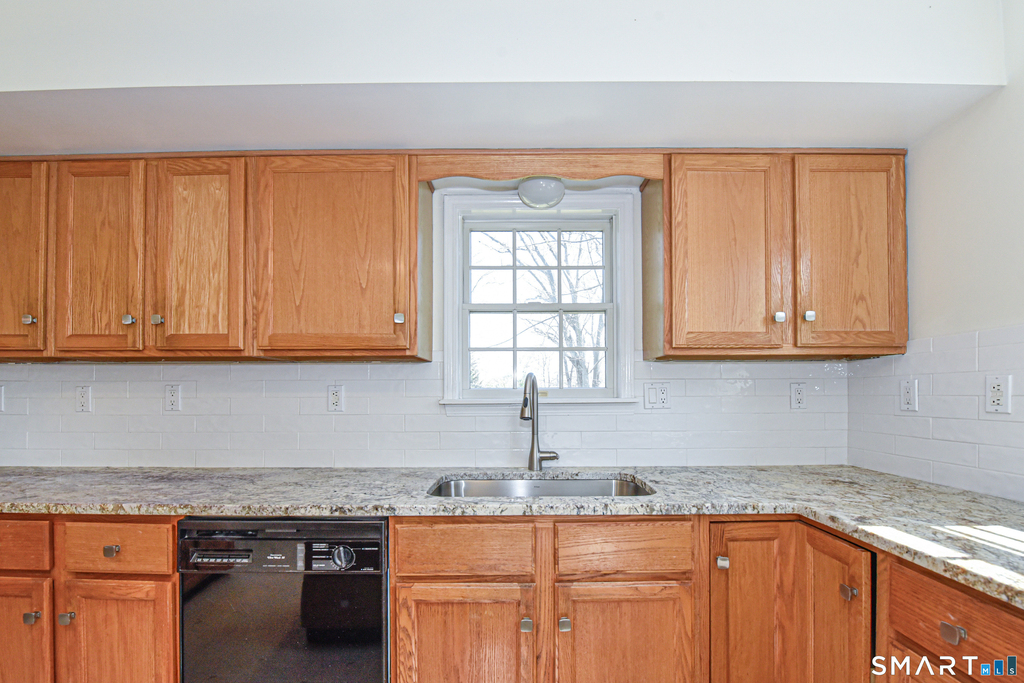 5 Moody Avenue - Photo 4