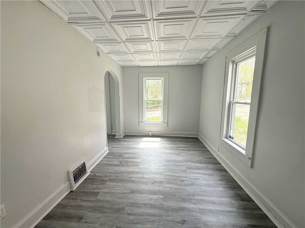 358 Russell St - Photo 3