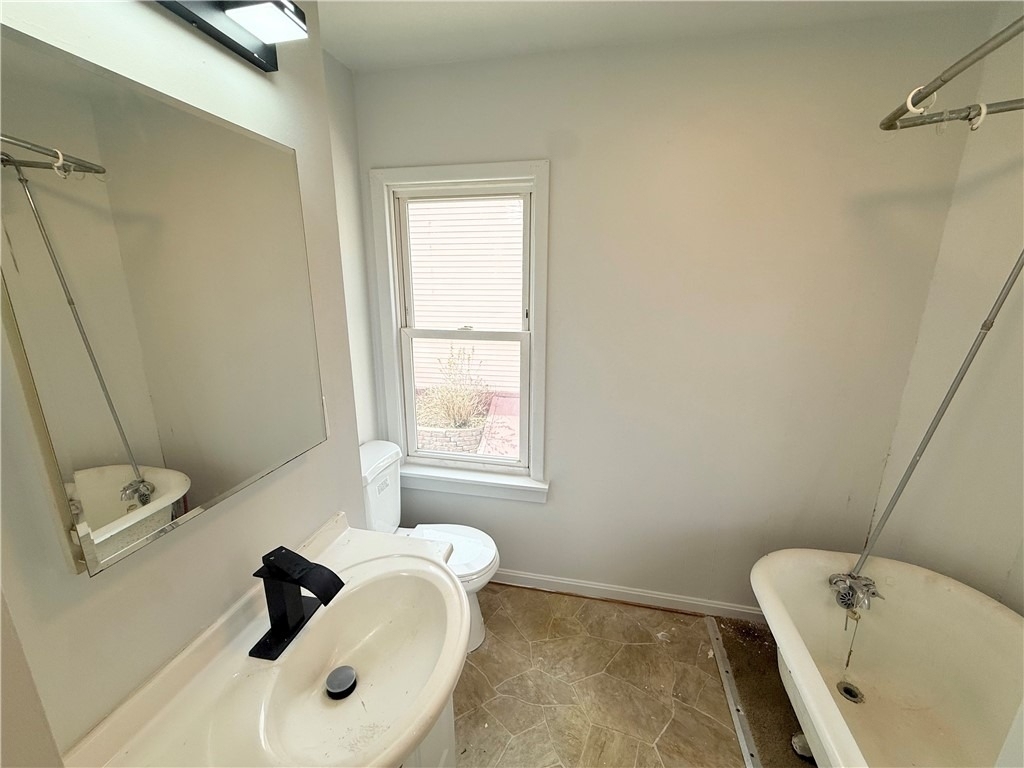 358 Russell St - Photo 6