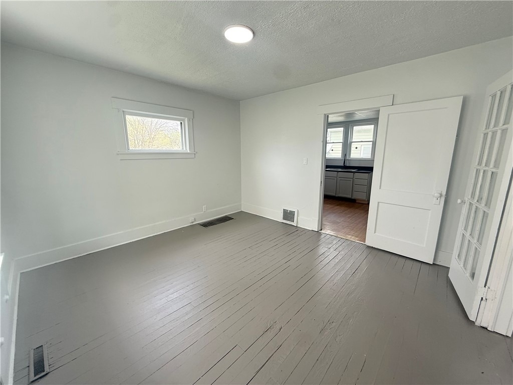 726 Baldwin Ave - Photo 2