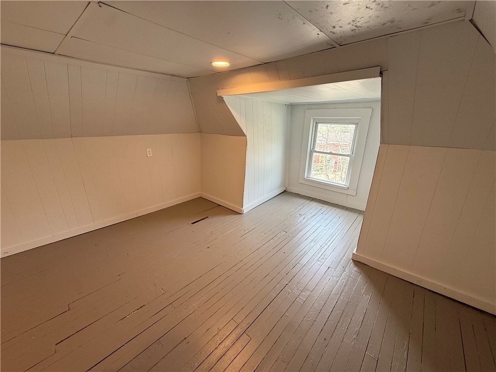 2487 Walnut St - Photo 5
