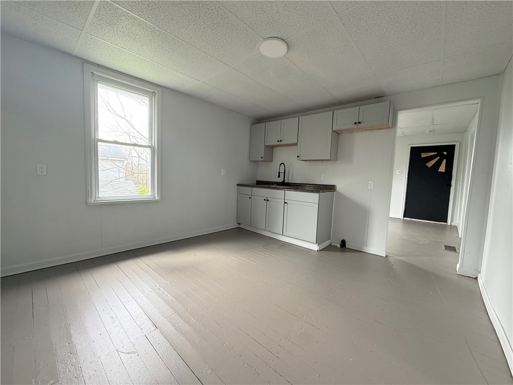 2487 Walnut St - Photo 2