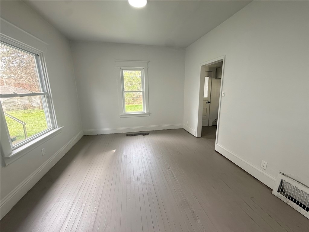 720 Baldwin Ave - Photo 2