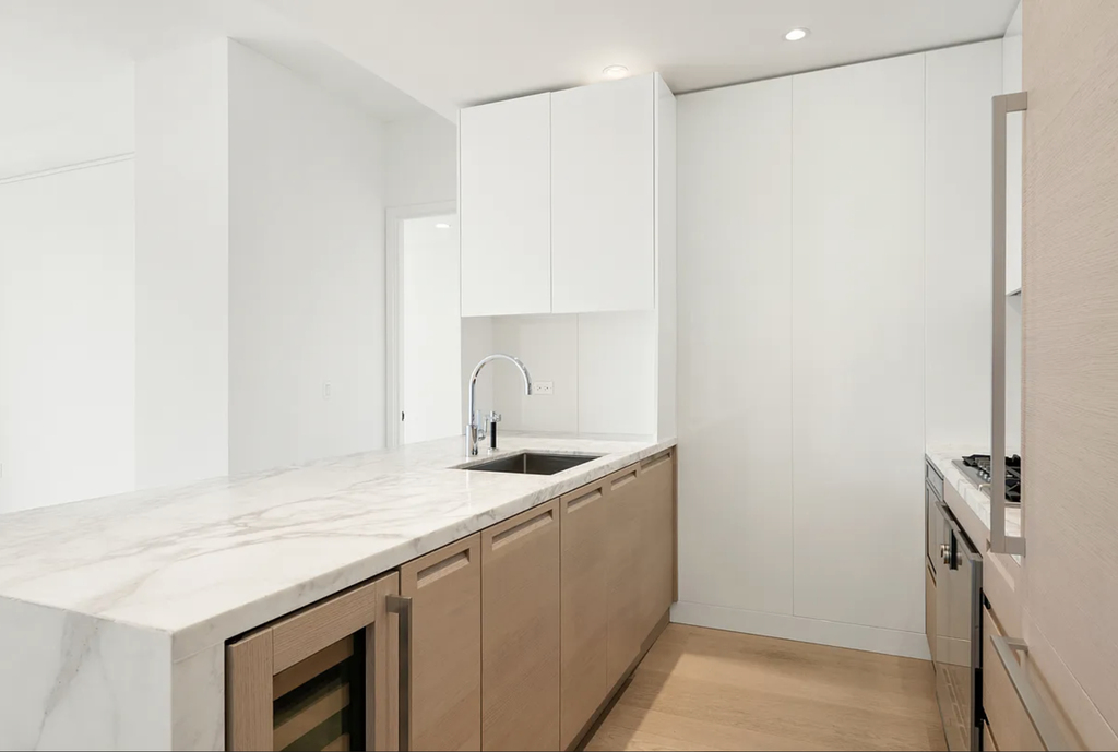 West 61st & Riverside Boulevard - Photo 3