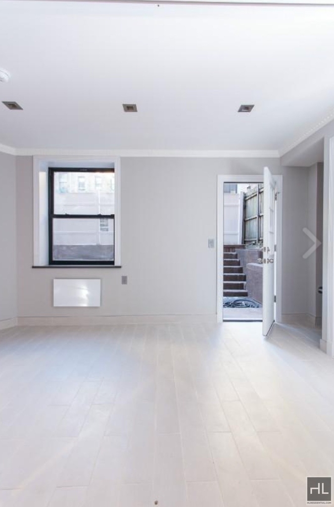 East 11th Street - Photo 2
