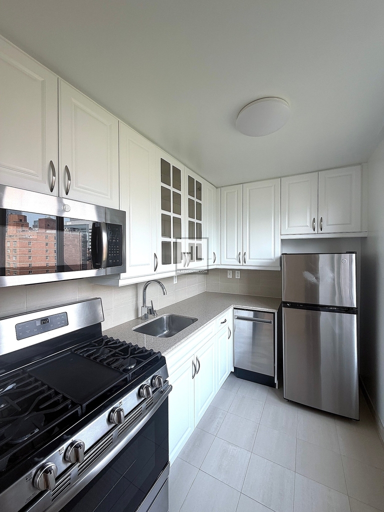 Second Avenue - Photo 1