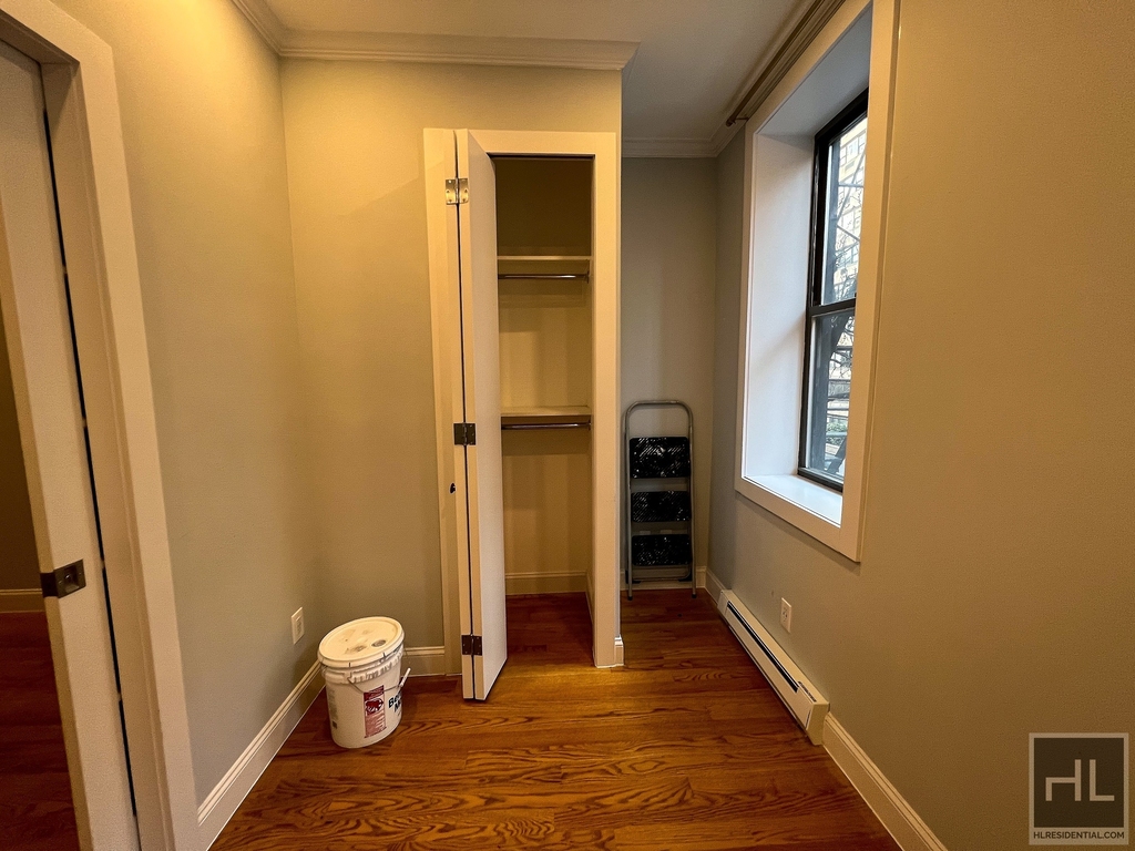 East 80th Street - Photo 6