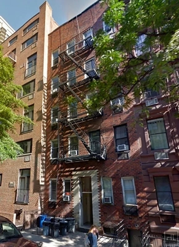 East 80th Street - Photo 10