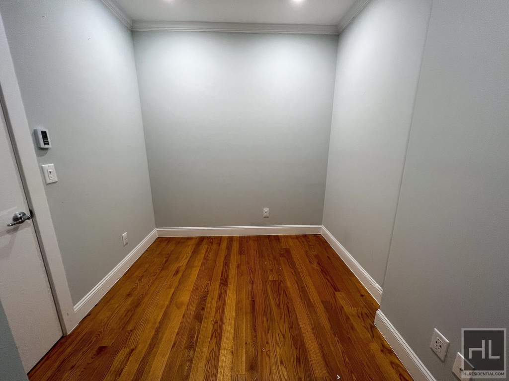 East 80th Street - Photo 4