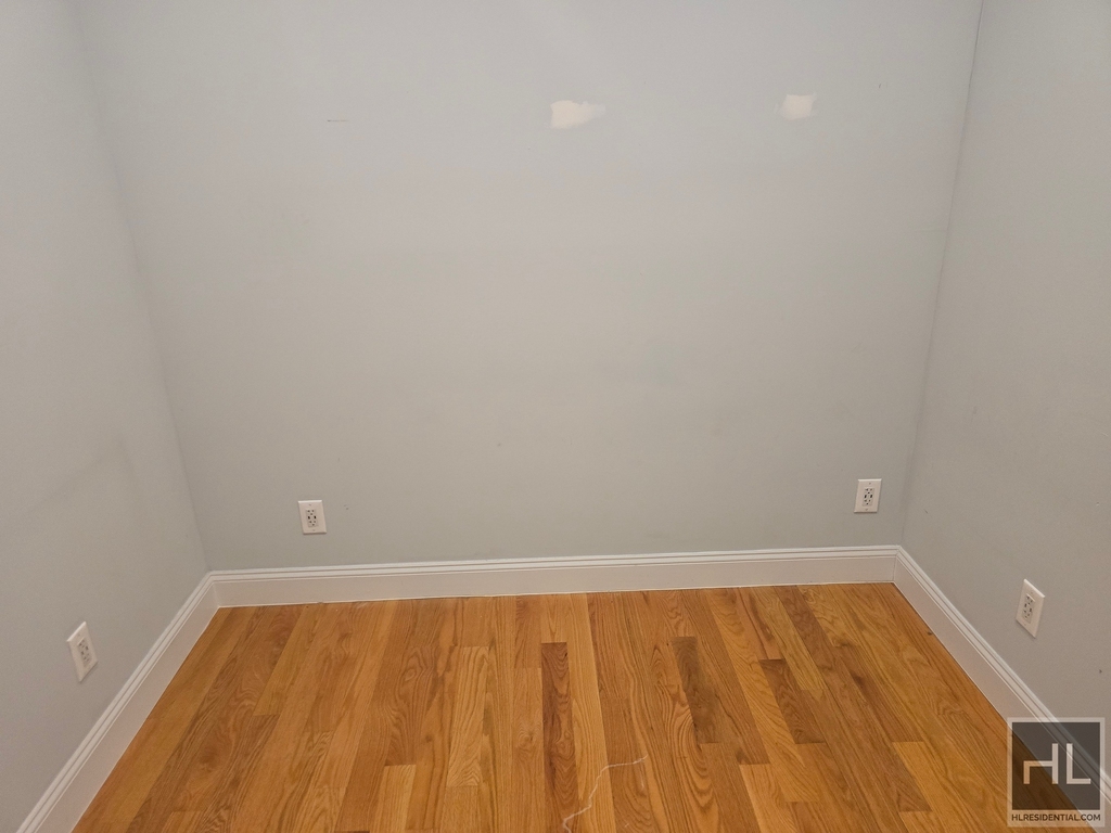 East 80th Street - Photo 5