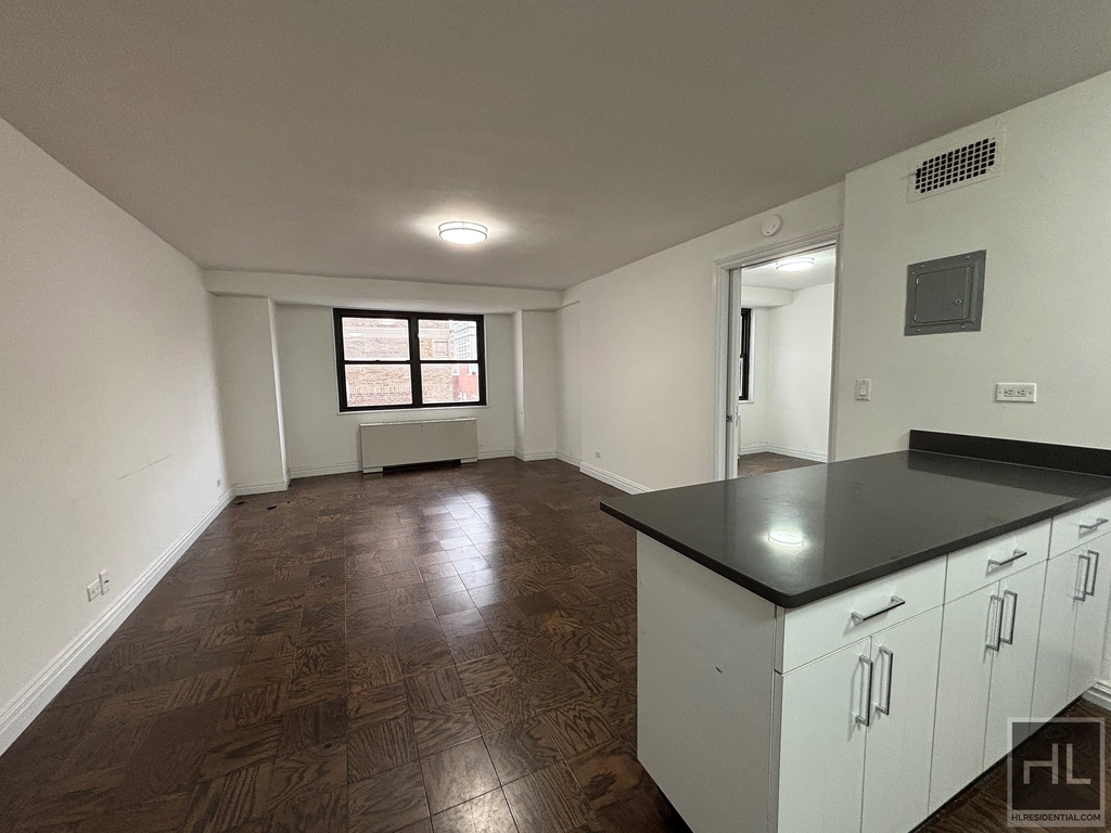 East 16 Avenue - Photo 1
