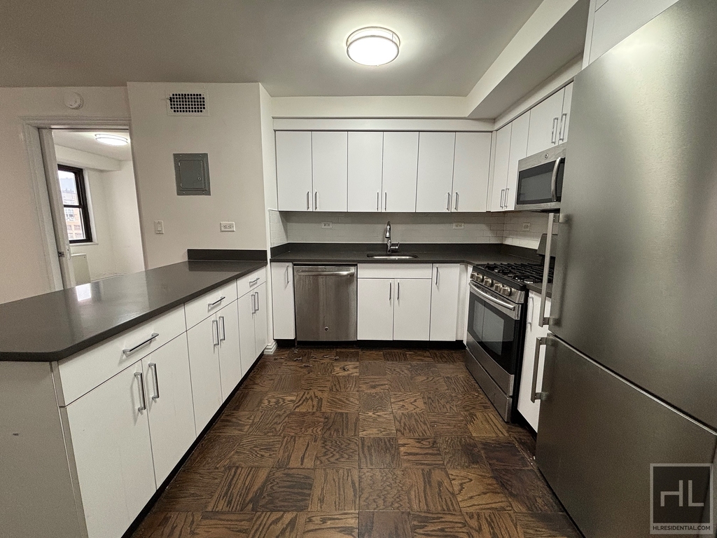 East 16 Avenue - Photo 2