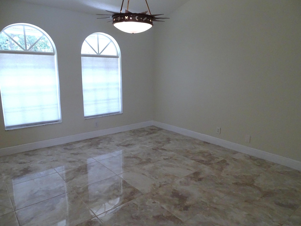 6325 Winding Lake Drive - Photo 5