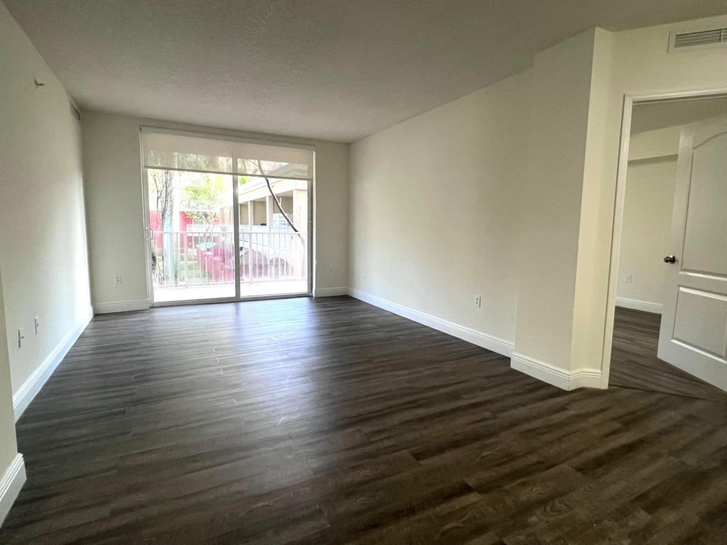 18335 Nw 68 Avenue - Photo 2