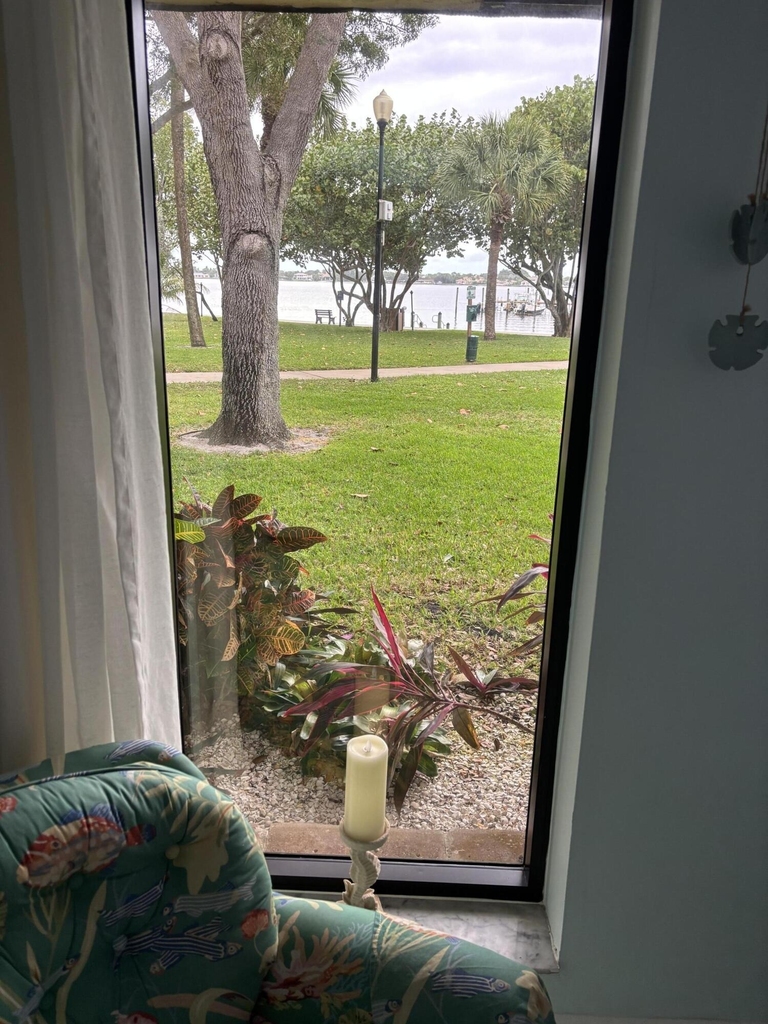 825 Center Street - Photo 4