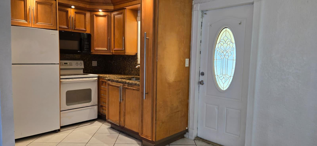 112 Newton Road - Photo 3