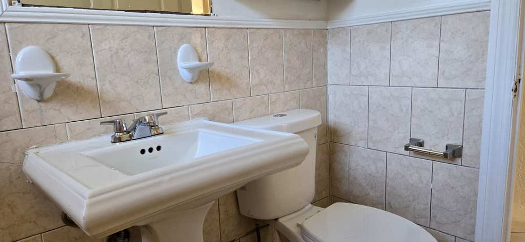 112 Newton Road - Photo 8