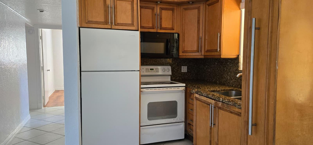 112 Newton Road - Photo 4