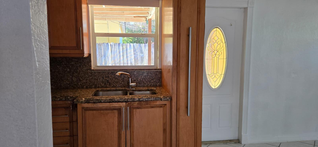 112 Newton Road - Photo 5