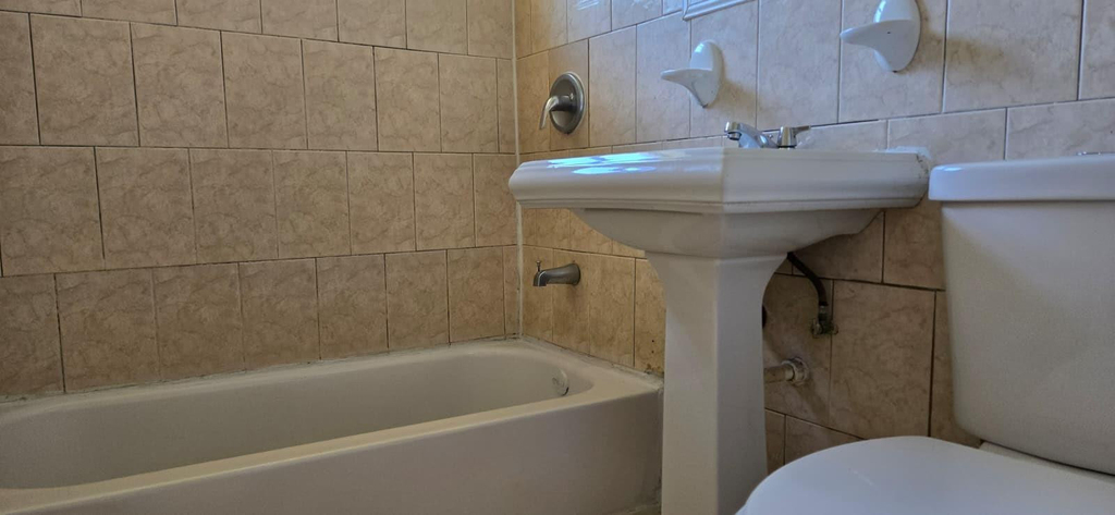 112 Newton Road - Photo 7