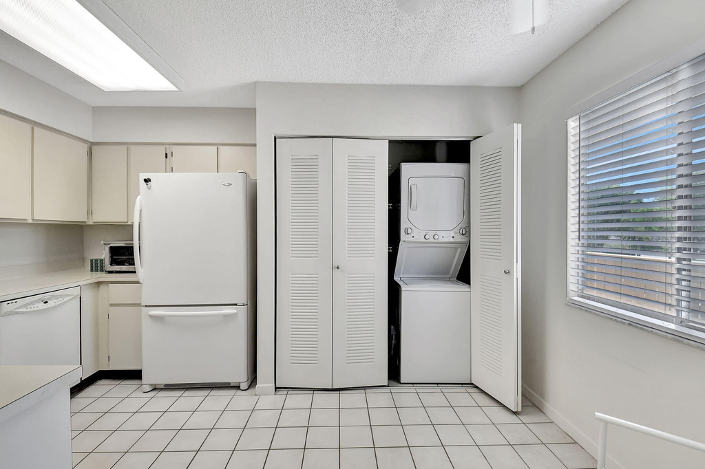 7185 Huntington Lane - Photo 10