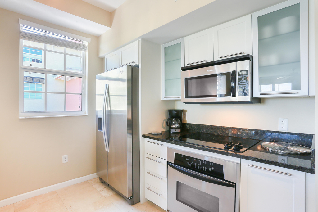 225 Ne 1st Street - Photo 2
