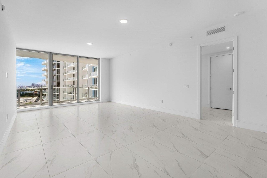 220 Lake Shore Drive - Photo 4