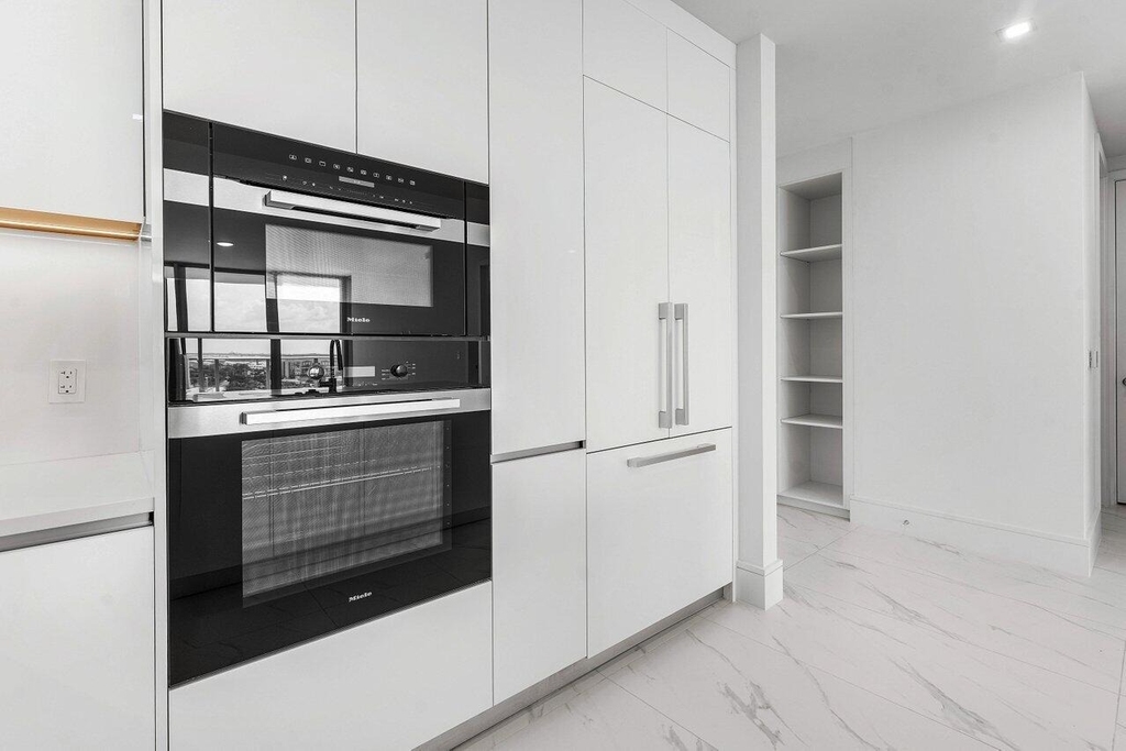 220 Lake Shore Drive - Photo 2