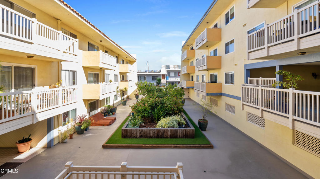 1707 Pacific Coast Highway - Photo 11