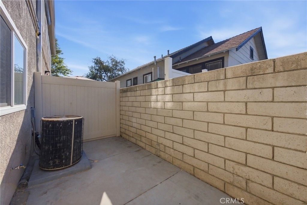 260 W 3rd - Photo 15