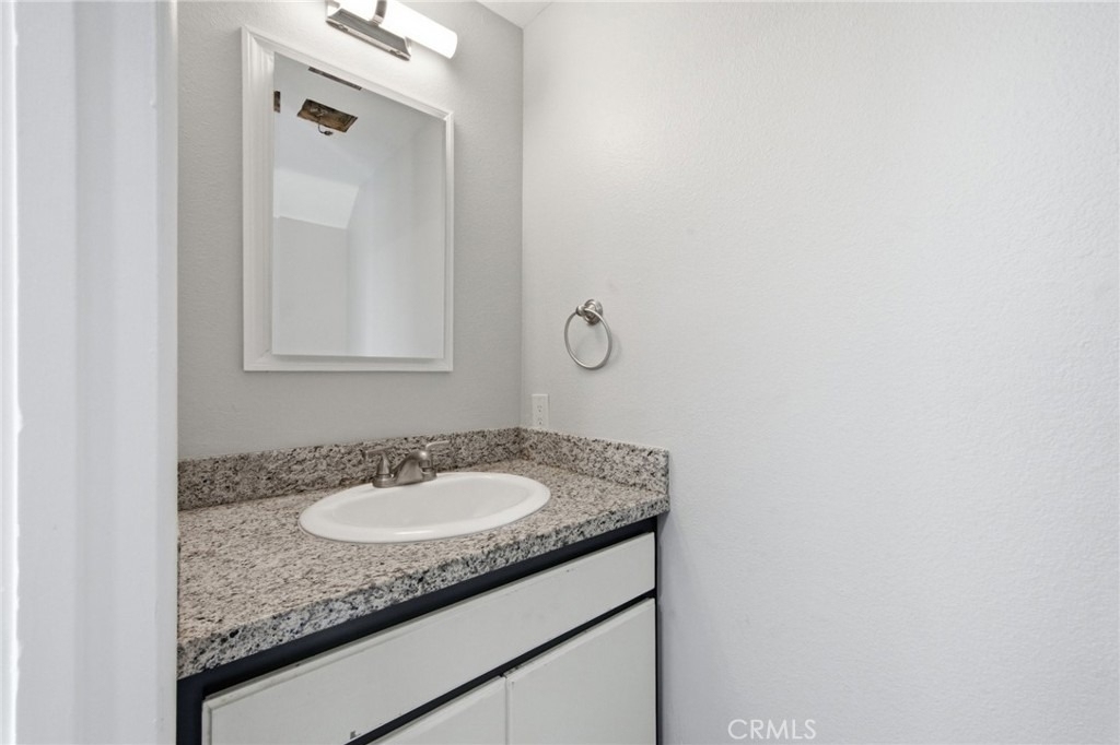260 W 3rd - Photo 17