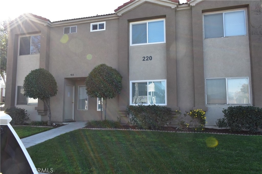 260 W 3rd - Photo 0