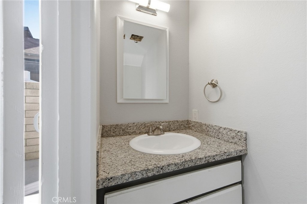 260 W 3rd - Photo 18