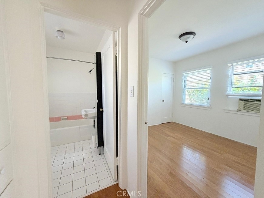 141 N Kenwood Street - Photo 4